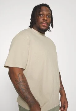 YOURTURN Unisex - T-Shirt Basic -Light Green/ Off-White -Kledingwinkel 100f003a2e1d43cf9c75eab3d1bdbd33