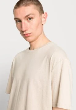 YOURTURN Unisex 5 Pack - T-Shirt Basic - Dark Grey/White/Beige 13 YOURTURN Unisex 5 Pack - T-Shirt Basic - Dark Grey/White/Beige -Kledingwinkel 1ff81c02e3974b36b3df2f96840a35da