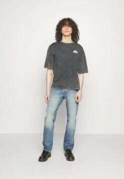 Kledingwinkel -Kledingwinkel 20eafc131a314fb8b36e57ca655b5073