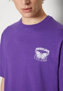 YOURTURN Nostalgia Future Tee Unisex - T-Shirt Print - Purple -Kledingwinkel 24a978bdabcd4cd6a1b0dca363cb0175