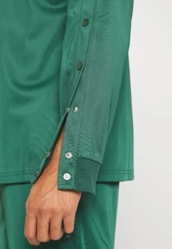 YOURTURN Unisex - Longsleeve - Dark Green -Kledingwinkel 2b7642b57fcd47a080bd29ebccc98ff5