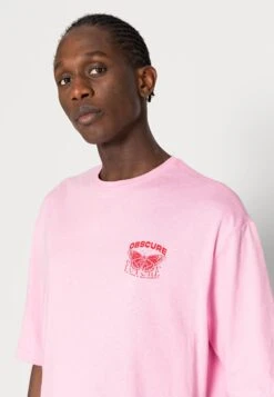 YOURTURN Nostalgia Future Tee Unisex - T-Shirt Print - Pink -Kledingwinkel 2c7e9a8267c24ab68707f78a01b1d56e