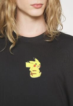 YOURTURN Pokemon Pikachu Unisex - T-Shirt Print - Black -Kledingwinkel 328c4b1f52df4297840bafddc7f1c24a