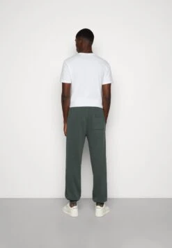 YOURTURN Oversized Unisex - Trainingsbroek -Dark Green -Kledingwinkel 42776076c49c4d49984fa3254d41719b