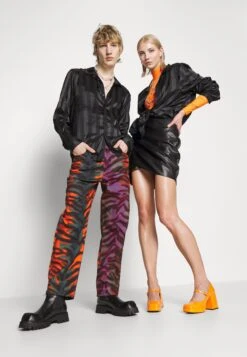 YOURTURN Festive Unisex - Overhemd - Black -Kledingwinkel 46aef2ab5be6497c873b85860e84630f