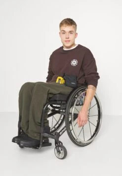 YOURTURN Unisex - Sweater - Dark Brown -Kledingwinkel 4a4df557d5bd4a42a18d784965921e0e