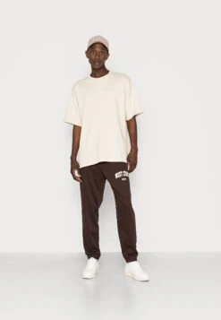 Kledingwinkel -Kledingwinkel 4ae72b24358448a98df03b92c83e266a