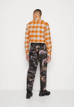 YOURTURN Phluid Unisex - Relaxed Fit Jeans - Black Denim -Kledingwinkel 4bc69e668d3e4e9183aebe8ece2004ad