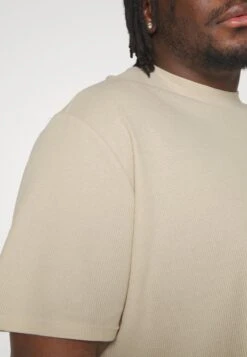 YOURTURN Unisex - T-Shirt Basic -Light Green/ Off-White -Kledingwinkel 4efa04889fe14a52a8a0c10786bf9fb2