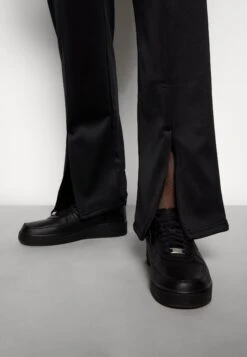 YOURTURN Unisex - Trainingsbroek - Black -Kledingwinkel 5c4f8c8cb63e40f79401d8fdfffc3743