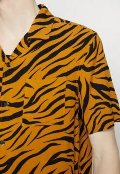 YOURTURN Genderless Resort- Overhemd - Black -Kledingwinkel 5dde879b65a447d297925fb578b18a6a