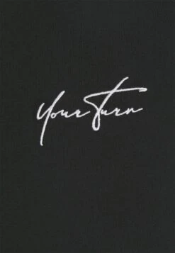 YOURTURN Unisex - Longsleeve - Black -Kledingwinkel 671ab0868aed428d9fb0366533cb1ce4