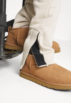 YOURTURN Trainingsbroek - Beige -Kledingwinkel 69c2242cbc97415d9dde6d9d54f6d644