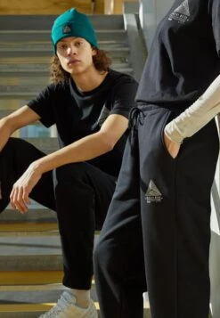 YOURTURN Wincent Weiss Basic - Trainingsbroek - Black -Kledingwinkel 6a05674027494daba39be921802cf4df