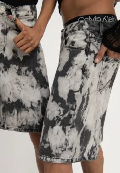 YOURTURN Unisex - Jeansshort - Black Denim -Kledingwinkel 6f57c0c64b7d40299b512707a370f88a