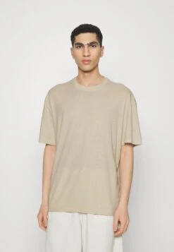 YOURTURN Unisex 2 Pack - T-Shirt Basic - Offwhite/Light Green -Kledingwinkel 8890b013758943de8d726c3801ba5681