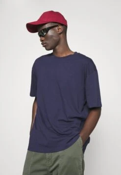 YOURTURN Unisex - T-Shirt Print - Dark Blue -Kledingwinkel 8cdb24fa80d34ce385a965b0fddfd54b