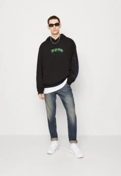 YOURTURN Transform Unisex - Sweater - Black -Kledingwinkel 8d35bdfc421f4307bbb8a40381d60243