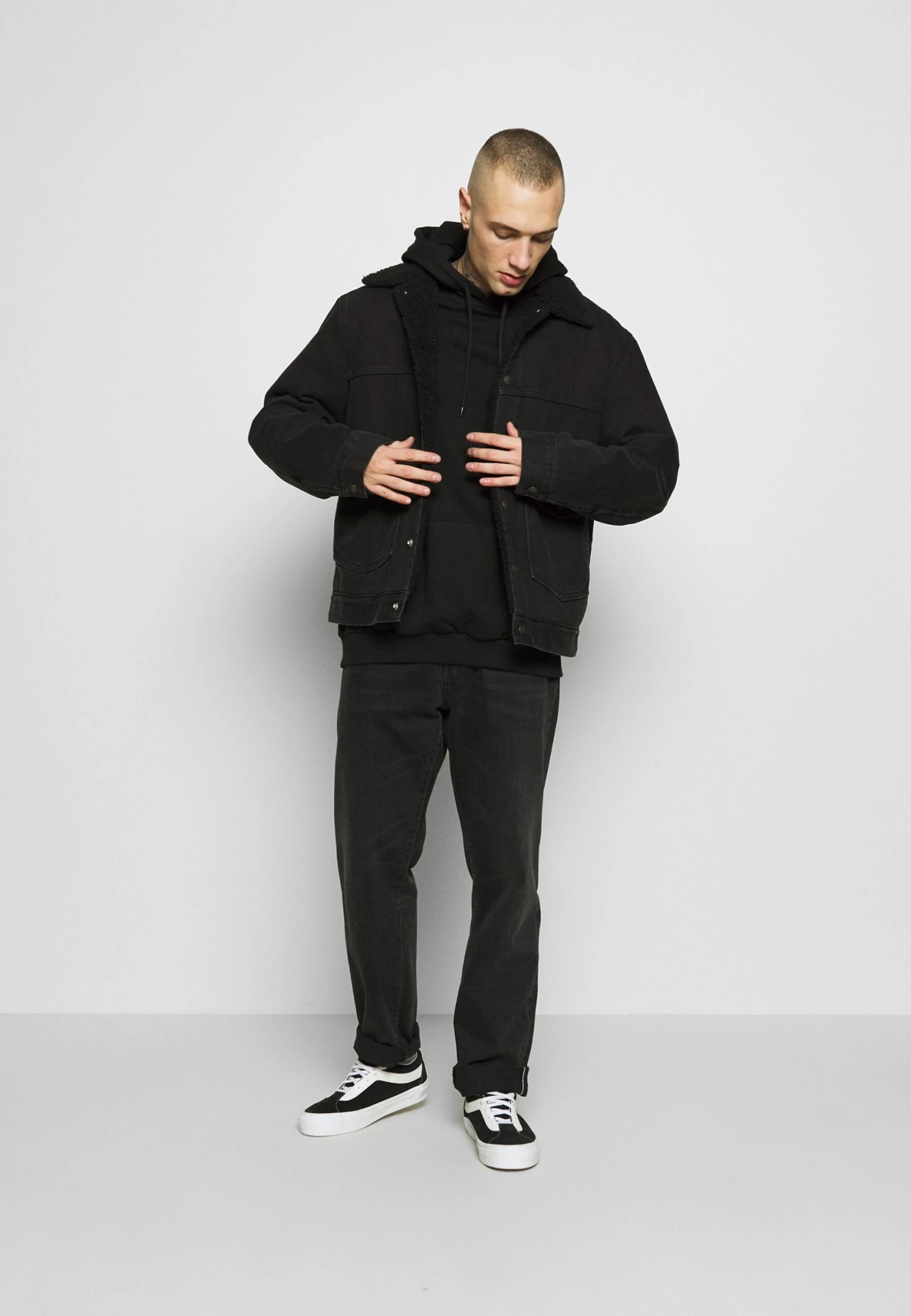 YOURTURN Hoodie - Black 2 YOURTURN Hoodie - Black - Afbeelding 2