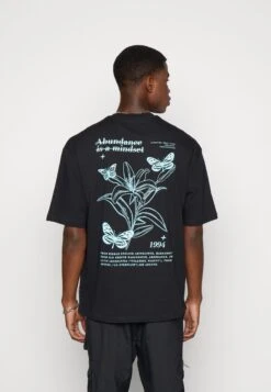 YOURTURN Chest Tee Unisex - T-Shirt Print - 802 - Black -Kledingwinkel b2af27d4ebd04411a960eb8d69437ecf