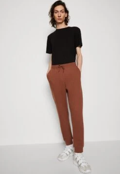 YOURTURN Unisex 2 Pack- Trainingsbroek - Brown/Off-White -Kledingwinkel ba3da3ef225f481282590ce220fcc42c