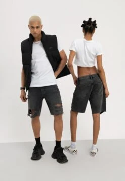 YOURTURN Unisex - Jeansshort - Black -Kledingwinkel cb0e8a238396470b9ff5ebb0b55a6e08