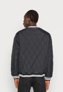 YOURTURN Unisex - Bomberjacks - Black -Kledingwinkel d5daacc82ff24b5a9b32e810f9da6a83