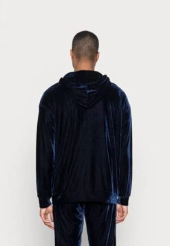 YOURTURN Festive Hoodie Unisex - Hoodie - Dark Blue 7 YOURTURN Festive Hoodie Unisex - Hoodie - Dark Blue -Kledingwinkel e33fa51e077643018533dafd1b74712a