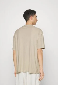 YOURTURN Unisex 2 Pack - T-Shirt Basic - Offwhite/Light Green -Kledingwinkel e76c22721a5f4d369083afe82213e07c