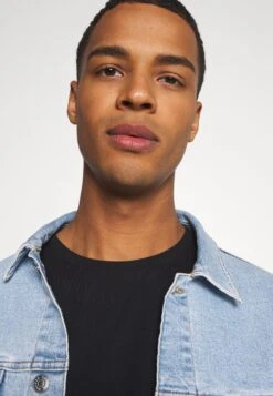 YOURTURN Unisex - T-Shirt Print - Black -Kledingwinkel f2a3cfc5fe484830898e53193cf9741d