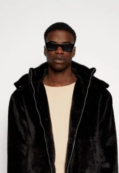 YOURTURN Winterjas - Black -Kledingwinkel f7b08c4eb50e455d9a52a2b7e1efc2c5